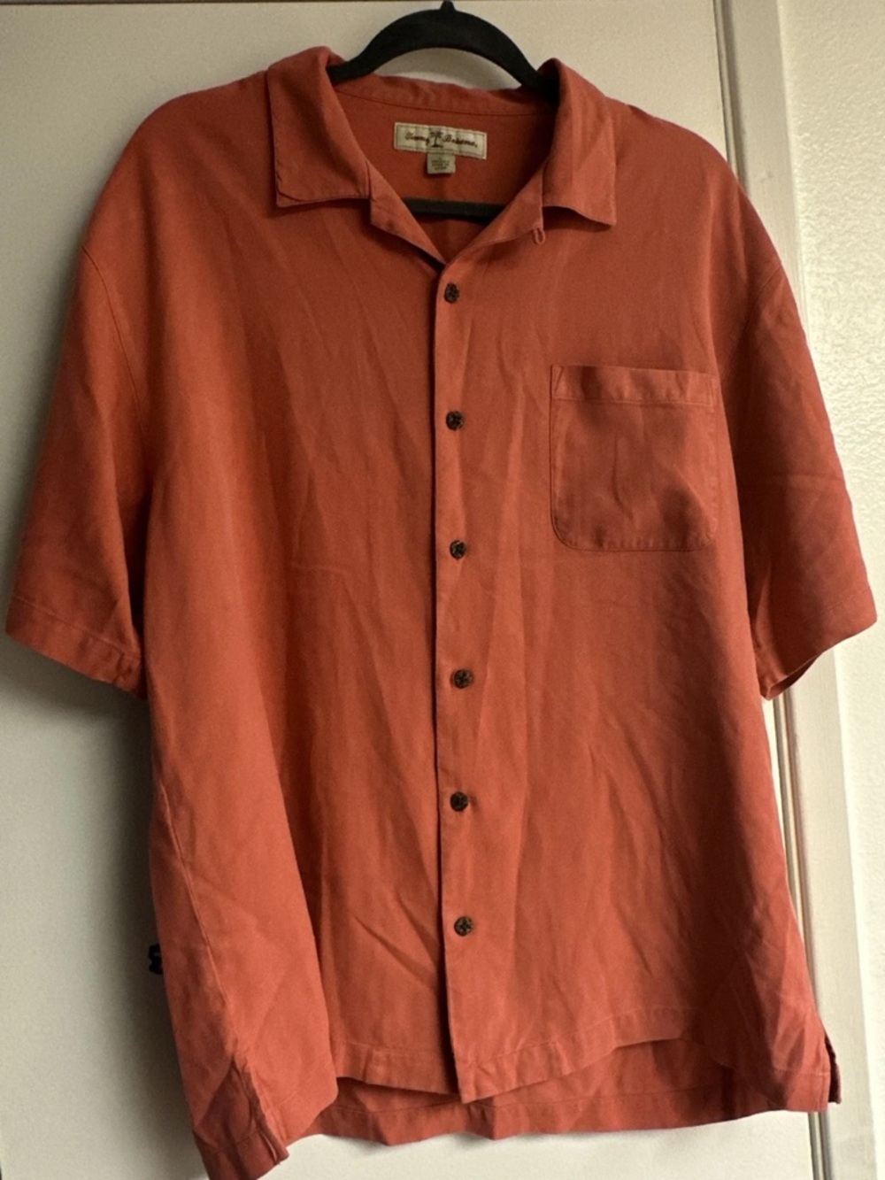 Tommy Bahama Men's Shirt Size L Salmon Pink Button Up Short Sleeve 100% silk